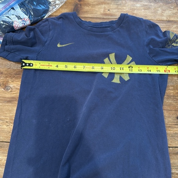 Nike Kids Derek Jeter 2020 T-Shirt Navy Blue w/ Gold Writing Medium 10/12 EUC - Picture 6 of 6